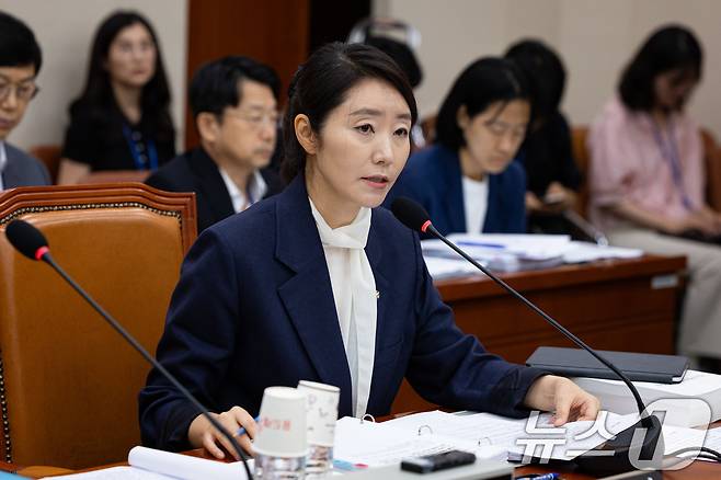 강선우 여성가족부 장관 후보자가 14일 서울 여의도 국회에서 열린 인사청문회에 출석해 의원 질의에 답하고 있다. 2025.7.14/뉴스1 ⓒ News1 유승관 기자