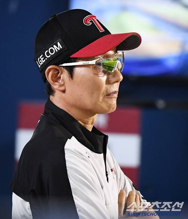 9일 서울 잠실구장에서 열린 키움-LG전. 염경엽 감독이 경기를 지켜보고 있다. 잠실=정재근 기자 cjg@sportschosun.com/2025.7.9/