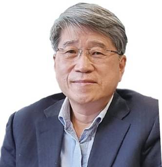김경원 세종대 석좌교수 - 전 삼성증권 리서치센터장, 전 삼성경제연구소 전무,  전 CJ그룹 전략총괄기획  부사장, 전 대성합동지주  사장, 전 세종대 부총장 및 경영경제대 학장