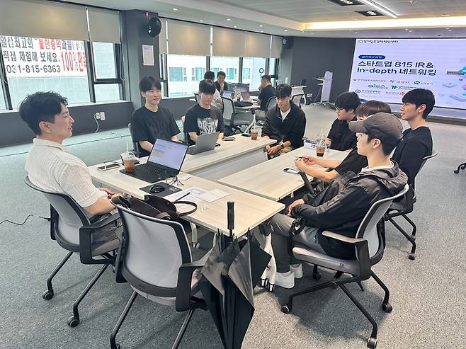 경기북부권역 제35회 스타트업815 IR 행사에 참가한 관계자들의 모습.