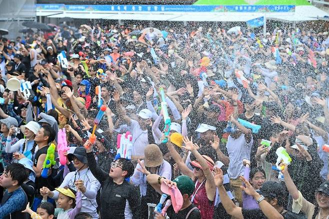 물축제 대표 프로그램 '지상 최대의 물싸움'
