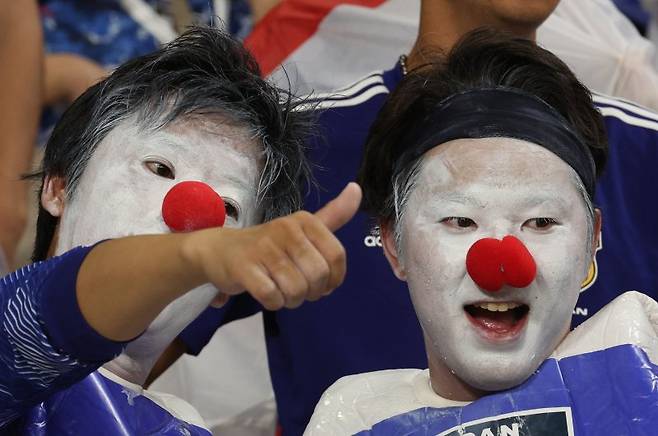 카타르 월드컵에서 일본 축구대표팀을 응원하는 팬들.뉴스1