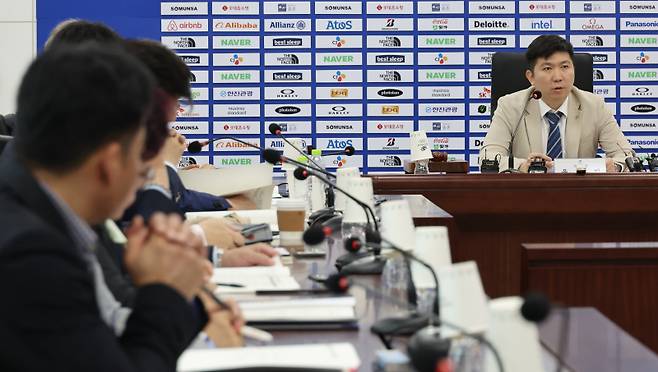 <yonhap photo-3734="">22일 서울 송파구 올림픽회관에서 열린 제2차 대한체육회 이사회에서 유승민 대한체육회장이 발언하고 있다. 2025.4.22 [연합뉴스]</yonhap>