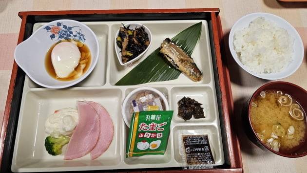 새벽 트래킹을 마치고 오전 6시 산장의 조식을 먹는 시간이다. /JAPAN NOW