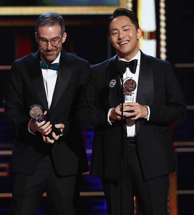 Will Aronson (left) and Park Chun-hue accept the best original score award for "Maybe Happy Ending" at the 78th Annual Tony Awards preshow in New York City, Sunday. (Reuters-Yonhap)