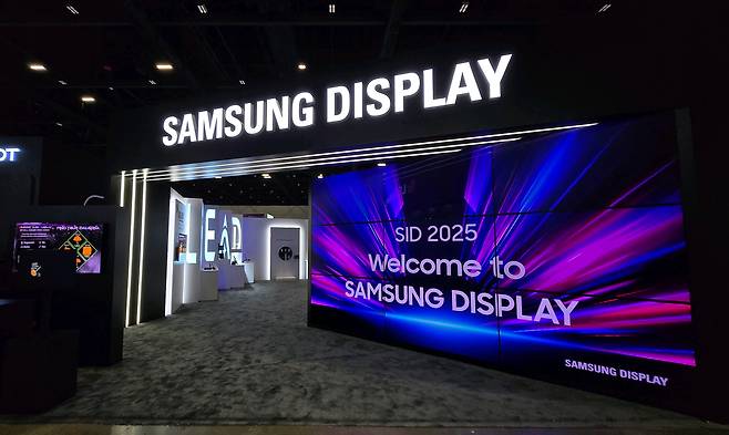 Samsung Display’s exhibition booth is installed at SID 2025, an international display exhibition, on March 13. [YONHAP]