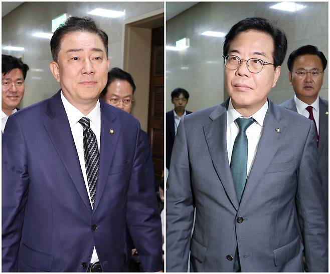 김병기 더불어민주당 원내대표(사진 왼쪽)와 송언석 국민의힘 원내대표(사진 오른쪽)가 18일 국회에서 장관 후보자들의 인사청문 보고서 채택 등을 논의하기 위해 각각 운영위원장실로 들어가고 있다. 연합뉴스