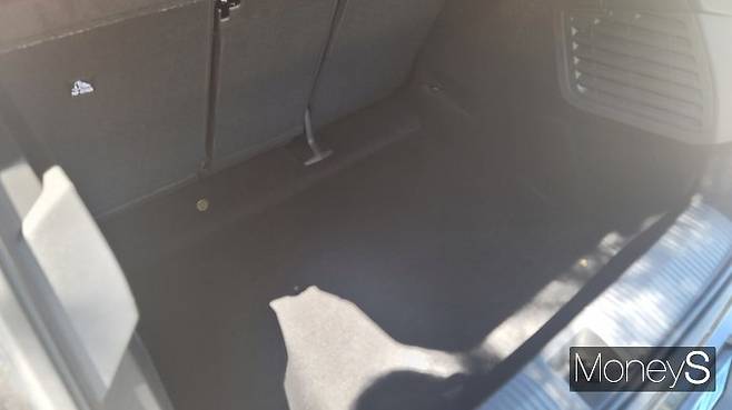 르노 전기 SUV '세닉 E-Tech 100% 일렉트릭'의 트렁크는 2열 폴딩시 최대 1670ℓ까지 확장할 수 있다. /사진=김창성 기자