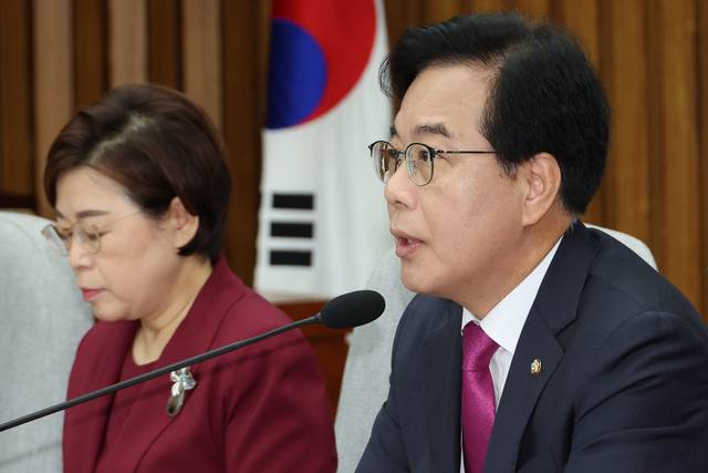 국민의힘 송언석 비대위원장 겸 원내대표가 서울 여의도 국회에서 열린 원내대책회의에서 발언하고 있다. 연합뉴스