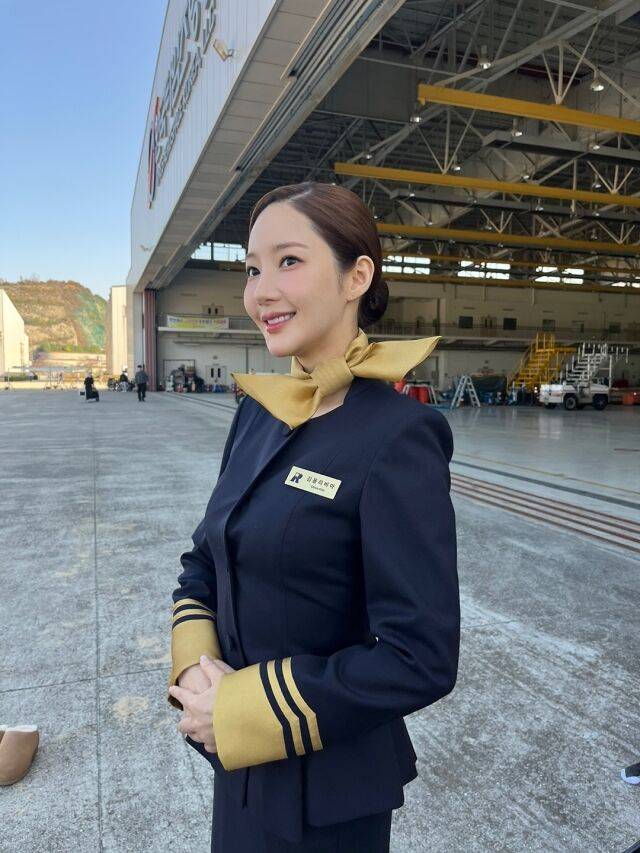 배우 박민영이 승무원으로 변신했다. / 박민영 인스타그램 캡처