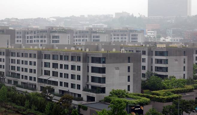 국토교통부 실거래가 공개시스템에 따르면 서울 용산구 한남동의 ‘나인원한남’ 전용면적 273㎡가 250억원에 거래되며 올해 최고가 거래 기록을 갈아치웠다. 사진은 나인원한남 모습. [연합]