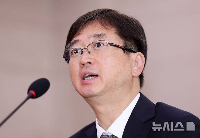 [서울=뉴시스] 김명년 기자 = 오영준 헌법재판관 후보자가 18일 오전 서울 여의도 국회 법제사법위원회에서 열린 인사청문회에 출석해 의원 질의에 답하고 있다.  2025.07.18. kmn@newsis.com