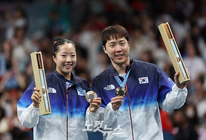 2024파리올림픽 탁구 혼합 복식 동메달을 획득한 신유빈(왼쪽)과 임종훈. 2024.7.30 파리=올림픽사진공동취재단/KCK 황진환 기자