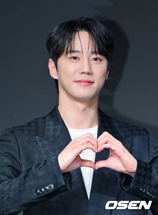 [OSEN=박준형 기자] 21일 서울 마포구 호텔나루에서 넷플릭스(Netflix) 시리즈 ‘약한영웅 Class 2’의 제작발표회가&nbsp;진행됐다.배우 박지훈과 려운, 최민영, 유수빈, 배나라, 이민재, 이준영가 출연하는 ‘약한영웅 Class 2’는 지난 2022년 센세이션을 일으키며 학원 액션 성장 드라마의 신기원을 연 ‘약한영웅 Class 1’의 두 번째 이야기다.배우 이준영이 포즈를 취하고 있다.   2025.04.21 / soul1014@osen.co.kr