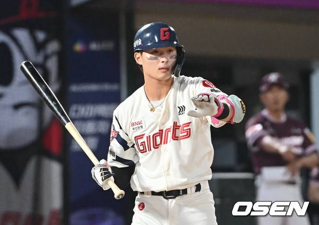 [OSEN=부산, 이석우 기자]  롯데 자이언츠 윤동희 029 2025.06.04 / foto0307@osen.co.kr