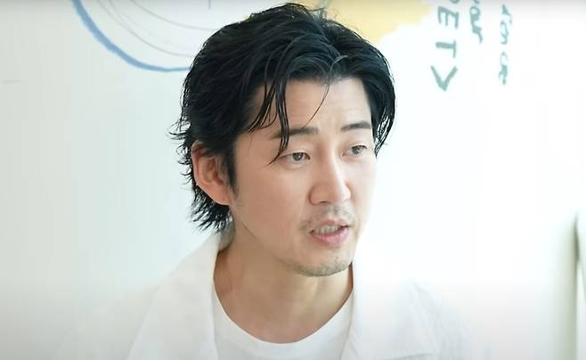 그룹 ‘god’ 멤버 겸 배우 윤계상. 유튜브 채널 '안녕하세요 최화정이에요' 캡처.