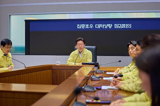 이재명 대통령이 18일 서울 종로구 정부서울청사 중앙재난안전상황실 서울상황센터에서 열린 집중호우 대처상황 점검회의에서 발언하고 있다.&nbsp; &nbsp;&nbsp;대통령실 제공.