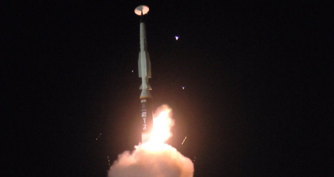 지난 14일(현지시간) 인도 국방연구개발기구(DRDO)의 ‘비슈누 프로젝트’를 통해 개발된 극초음속 순항미사일 ‘ET-LDHCM’이 시험 발사되는 모습. 영상 캡처