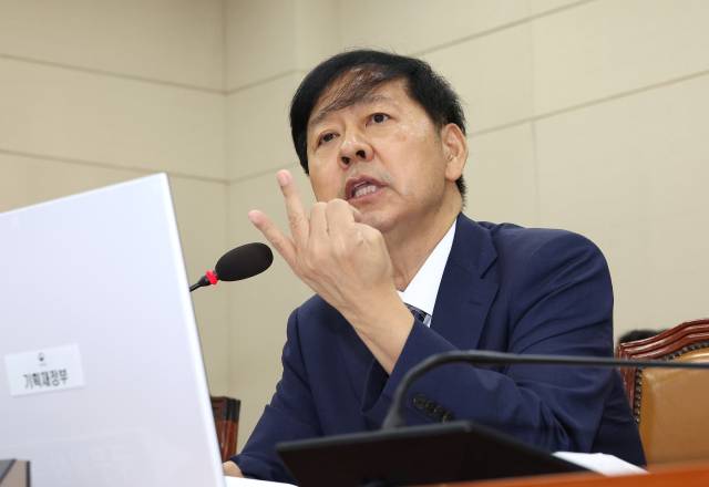 구윤철 부총리 겸 기획재정부 장관이 17일 국회 기획재정위원회에서 열린 인사청문회에서 의원 질의에 답변하고 있다. 연합뉴스