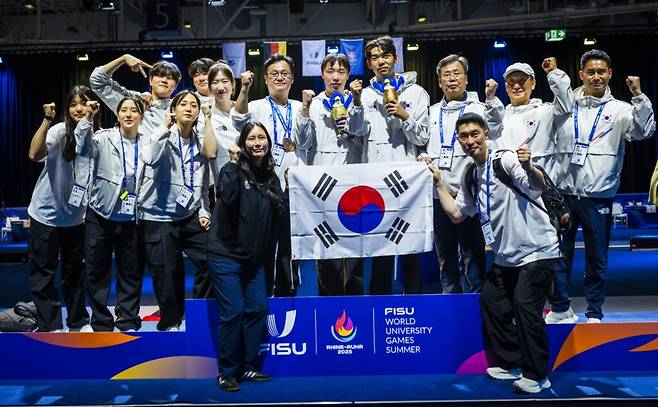 2025 하계 유니버시아드대회에 나선 대한민국 펜싱 대표팀. /사진=대한펜싱협회 제공