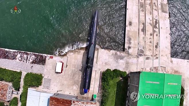 북한, 첫 전술핵공격잠수함 건조 (서울=연합뉴스) 김정은 북한 국무위원장이 참석한 가운데 지난 6일 전술핵공격잠수함인 '김군옥영웅함'의 진수식이 열렸다고 조선중앙TV가 8일 보도했다. [조선중앙TV 화면] 2023.9.8 
    [국내에서만 사용 가능. 재배포 금지. For Use Only in the Republic of Korea. No Redistribution] nkphoto@yna.co.kr