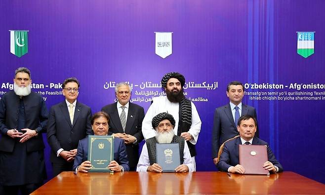아프간·우즈베크·파키스탄, 아프간횡단철도 타당성조사 합의 [아프간 매체 아리아나뉴스 캡처. 재판매 및 DB 금지]