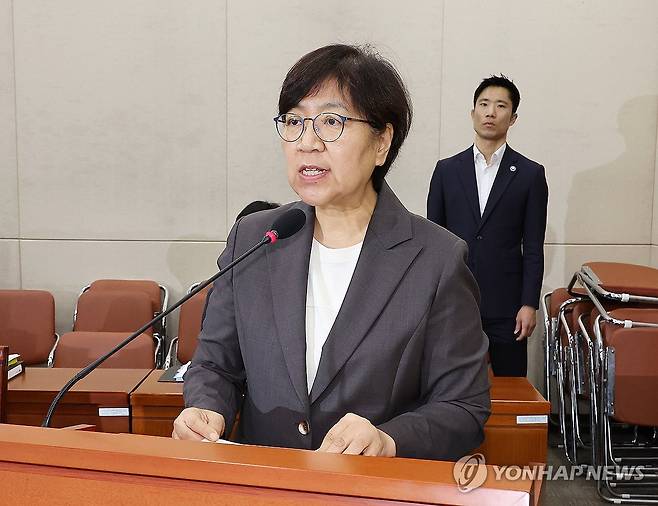 발언하는 정은경 복지부 장관 후보자 (서울=연합뉴스) 김주형 기자 = 정은경 보건복지부 장관 후보자가 18일 국회 보건복지위원회에서 열린 인사청문회에서 발언하고 있다. 2025.7.18 kjhpress@yna.co.kr