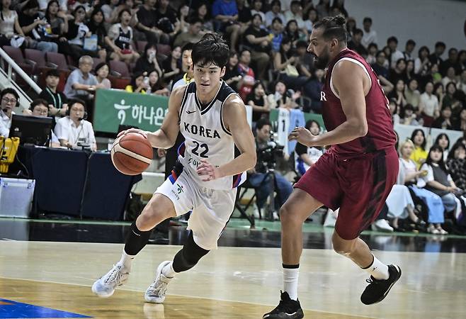 드리블하는 여준석 [대한민국농구협회 제공. 재판매 및 DB 금지]