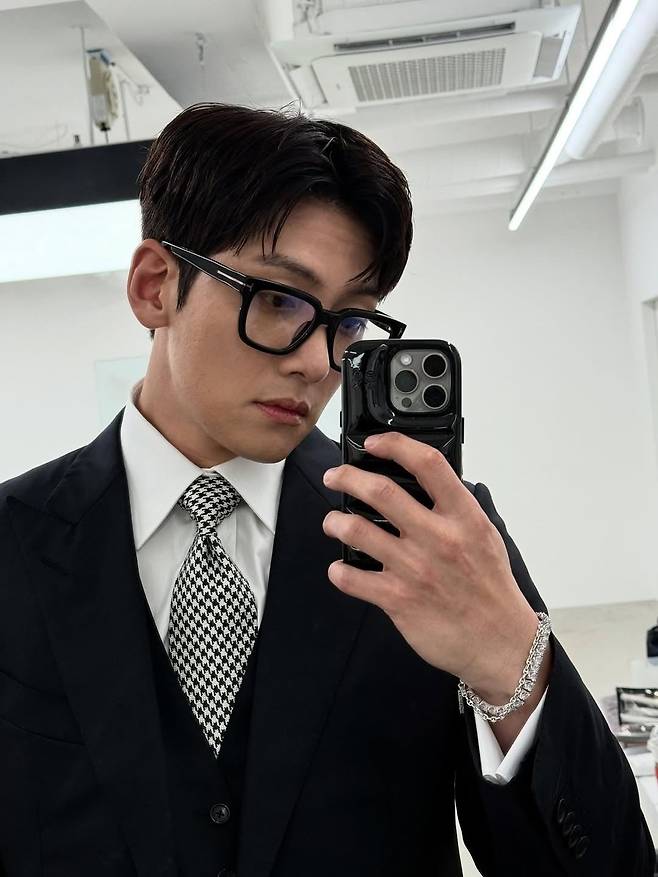 사진 = 지창욱 인스타그램