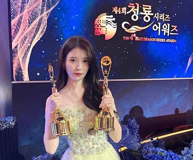 사진 | 아이유 SNS