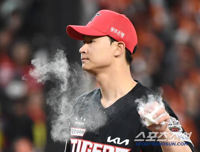 28일 대전 한화생명볼파크에서 열린 KIA-한화전. 7회말 2사 1, 2루에 등판한 곽도규가 투구를 준비하고 있다.  대전=정재근 기자 cjg@sportschosun.com/2025.3.28/