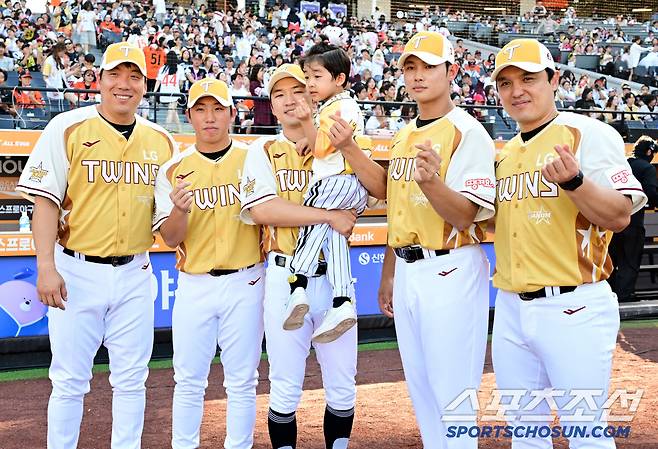 12일 대전 한화생명볼파크에서 열린 2025 KBO 올스타전, LG 트윈스 올스타 김현수, 박명근, 박해민, 김영우, 박동원이 포즈를 취하고 있다. 대전=허상욱 기자wook@sportschosun.com/2025.07.12/
