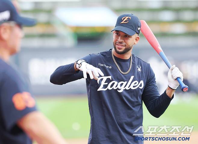 밝은 표정으로 훈련을 하고 있는 리베라토.