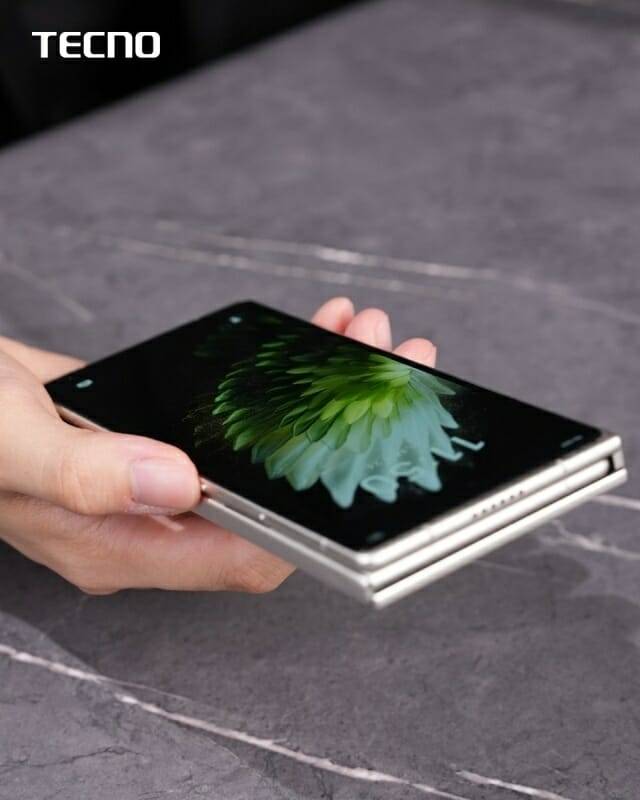 중국 테크노가 G자 모양으로 접히는 트리폴드폰의 티저를 공개했다. (사진=테크노 공식 엑스 @tecnomobile)