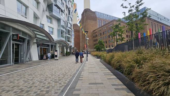 멀티플렉스로 변신한 영국 런던 배터시 발전소 전경. 전진영 기자.