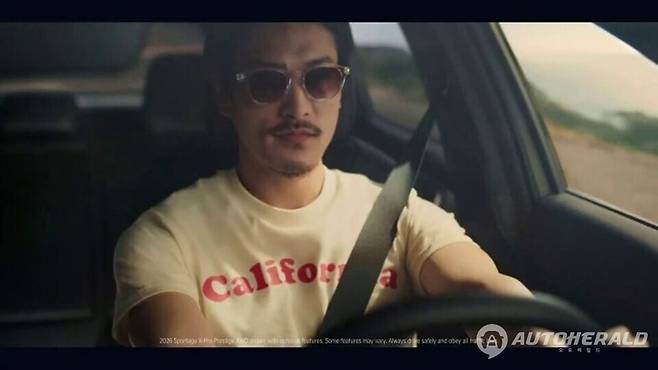 기아 스포티지 X-Pro TV 광고 장면. 감각적인 영상미와 함께 '캘리포니아의 자유'를 상징하는 콘셉으로 인기를 끌었다. (출처=영상 캡처)