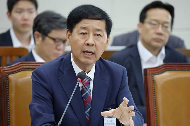구윤철 기획재정부 장관 후보자가 17일 서울 여의도 국회 기획재정위원회에서 열린 인사청문회에서 의원 질의에 답변하고 있다. 2025.07.17 /남강호 기자