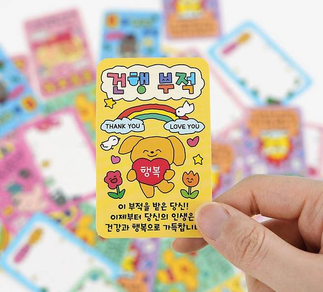 최근 젊은 층을 중심으로 인기를 끌고 있는 캐릭터 부적. /업체 제공