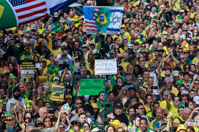 지난달 29일 브라질에서 보우소나루 전 대통령을 지지하는 대규모 집회가 열린 모습. /EPA 연합뉴스
