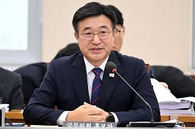 윤호중 행정안전부 장관 후보자가 지난 18일 서울 여의도 국회 행정안전위원회에서 열린 인사청문회에서 질의에 답변하고 있다.  이동근기자 foto@etnews.com