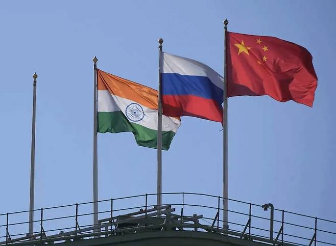 india-signals-willingness-to-revive-russia-india-china-ric-trilateral-dialogue.jpg 타지마할 관광갔다가 "웩"... 고발 영상에 분노하는 인도인