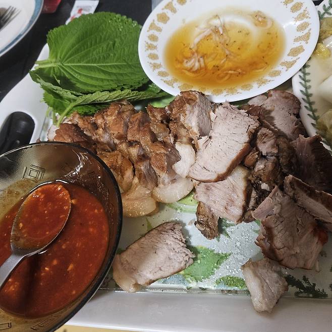 20250719_194252.jpg 수정과 수육과 꿀쌈장