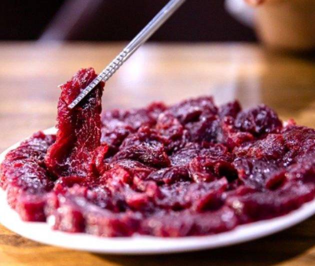 대구의 대표 향토 음식인 뭉티기는 다양한 건강 효능을 지녔다. 사진은 뭉티기. [사진=11번가]