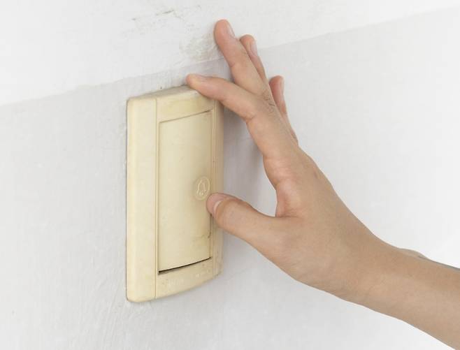 신수와 作, ‘누 끼치는 여자/The Woman Who Bothers Others’(2024, 소설적 에세이 포토북)