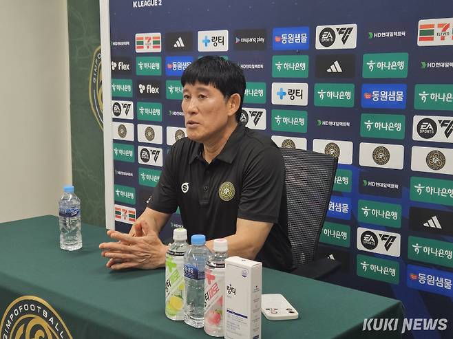 고정운 김포 감독이 19일 김포솔터축구장에서 열린 안산과 '하나은행 K리그2 2025' 21라운드가 끝나고 기자회견을 하고 있다. 송한석 기자