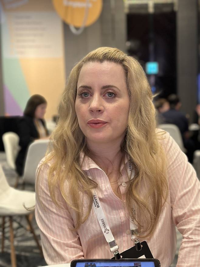 설명하고 있는 니콜 하네빈켈 (Nicole Hanewinkel) JW 메리어트 호텔 베를린 세일즈마케팅 디렉터  / 사진=권효정 여행+ 기자