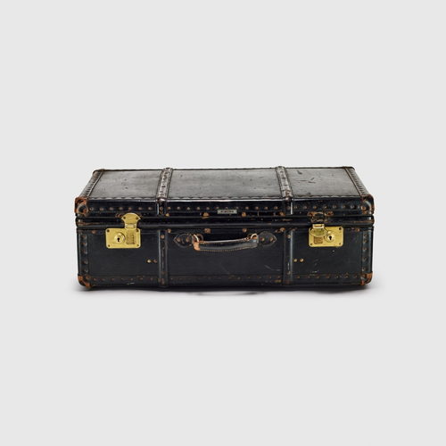 나무와 가죽으로 만든 초창기 리모와 트렁크