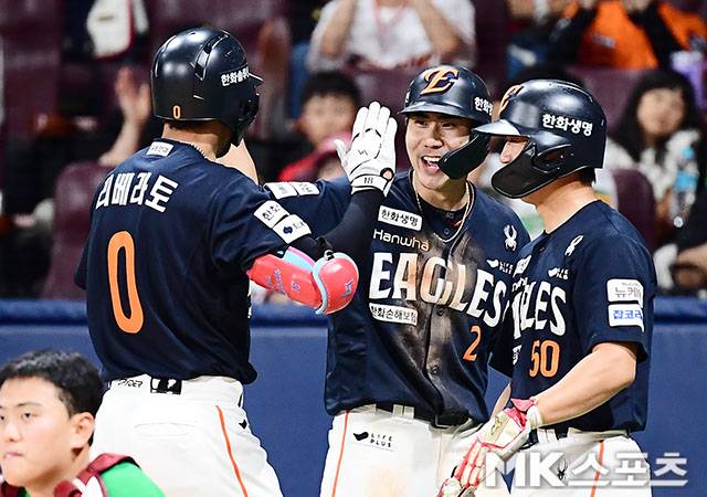 한화와 정식 계약을 체결한 리베라토. 사진=김영구 기자