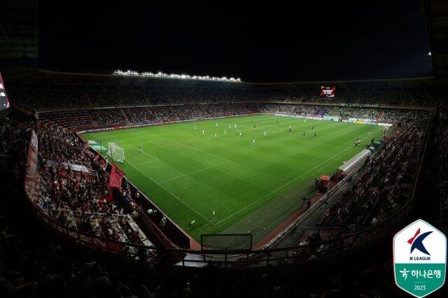 포항과 전북의 경기장 모습/한국프로축구연맹