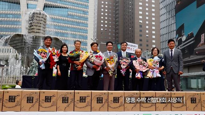 명품 수박 선발대회 시상식. 노컷TV 캡처